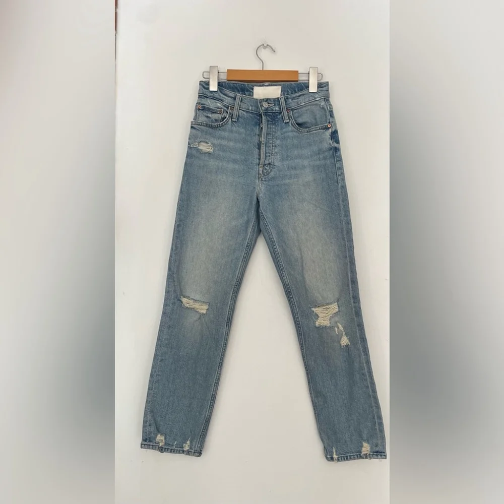 mother The Tomcat in The Confession
Light Blue Distressed Jeans 24 - Picture 12 of 12